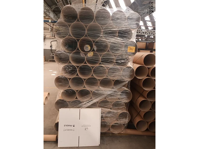 Lot 775 - kartonnen buizen. 2 palletten - afbeelding 1 van  3
