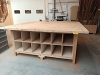 Lot 777 - houten werktafel met opbergvakken - afbeelding 1 van  3