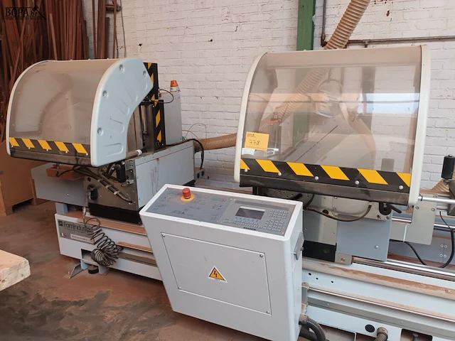 Lot 778 - dubbele verstekzaagmachine fomindustrie - afbeelding 1 van  6