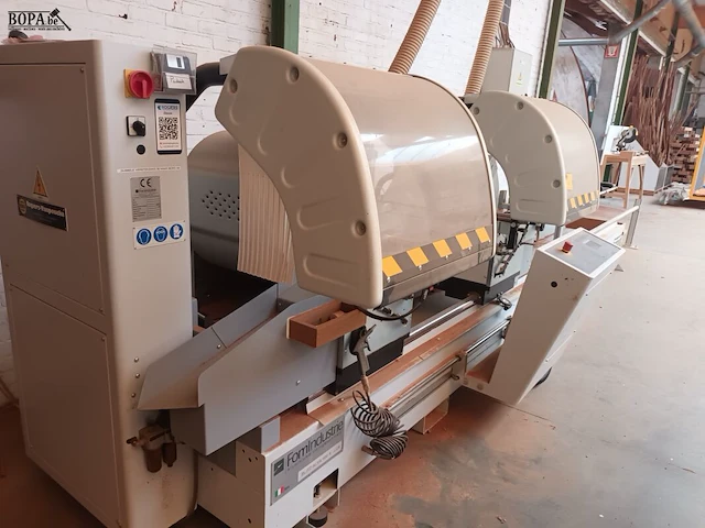 Lot 778 - dubbele verstekzaagmachine fomindustrie - afbeelding 2 van  6
