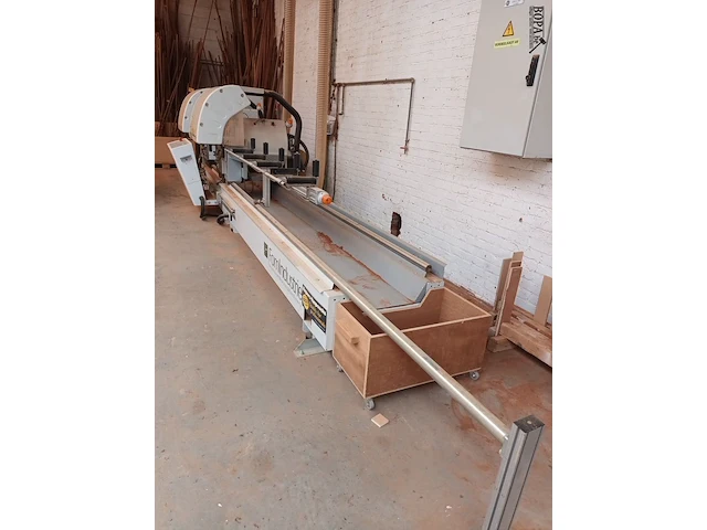 Lot 778 - dubbele verstekzaagmachine fomindustrie - afbeelding 6 van  6