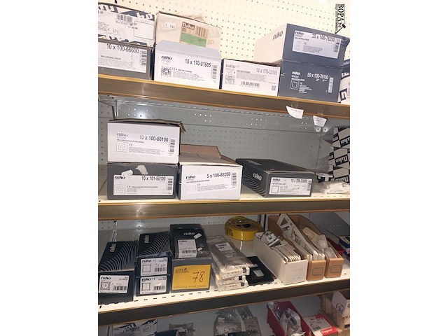 Lot 78 - elektriciteitsmateriaal niko. inhoud rek - afbeelding 1 van  6