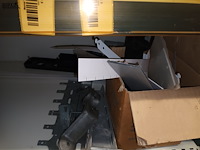 Lot 78 - elektriciteitsmateriaal niko. inhoud rek - afbeelding 6 van  6