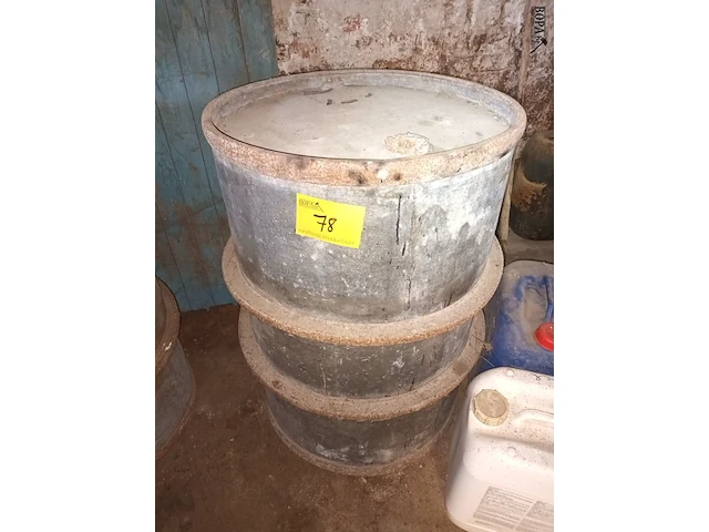 Lot 78 - metalen vat. 2 stuks - afbeelding 3 van  3