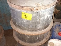 Lot 78 - metalen vat. 2 stuks - afbeelding 3 van  3