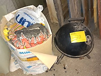 Lot 78 - mini bbq met kolen - afbeelding 1 van  1