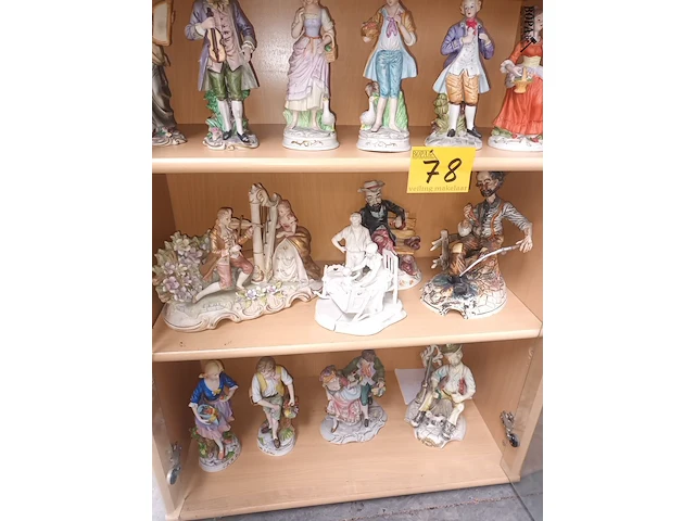 Lot 78 - porseleinen beeldjes. 14 stuks - afbeelding 1 van  7