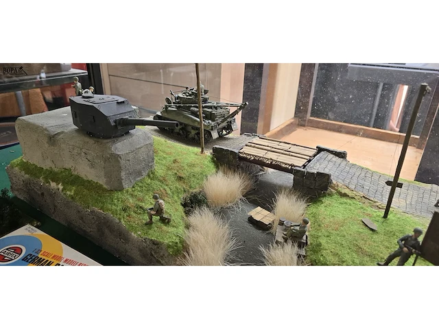 Lot 78 - unieke militaire diorama's handgemaakt 1 grote en 1 kleine - afbeelding 5 van  8