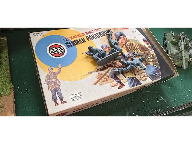 Lot 78 - unieke militaire diorama's handgemaakt 1 grote en 1 kleine - afbeelding 6 van  8