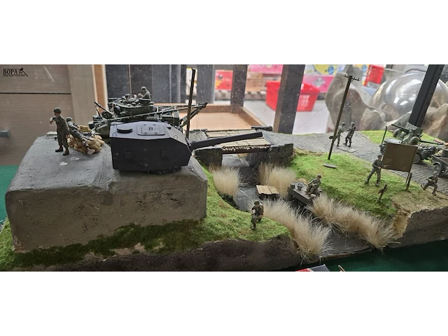 Lot 78 - unieke militaire diorama's handgemaakt 1 grote en 1 kleine - afbeelding 8 van  8