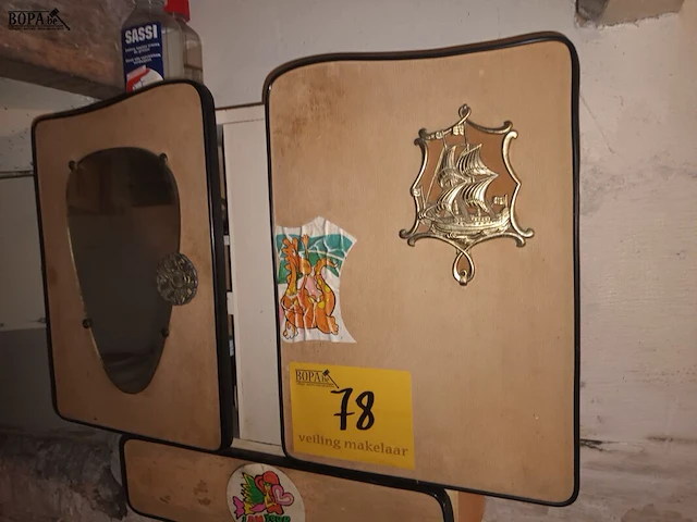 Lot 78 - vintage hangkastje - afbeelding 3 van  3