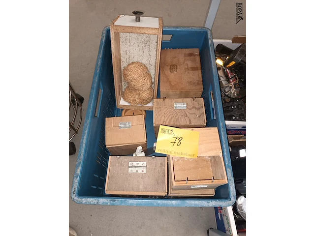 Lot 78 - vogelkastjes - afbeelding 1 van  4