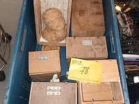 Lot 78 - vogelkastjes - afbeelding 1 van  4