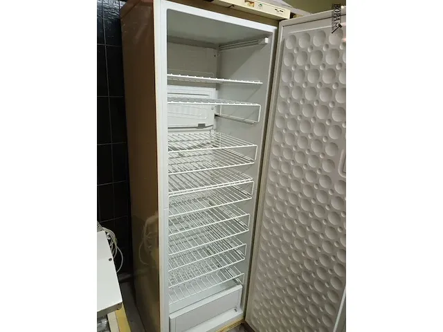 Lot 78 - wijn koelkast siemens sikafrost - afbeelding 4 van  5
