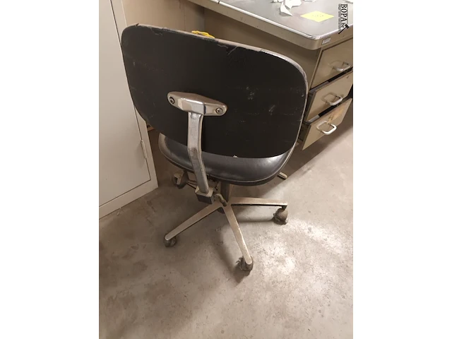 Lot 782 - vintage bureaustoel - afbeelding 2 van  2