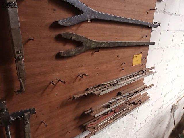 Lot 784 - materiaal en boren. 9 stuks - afbeelding 3 van  3