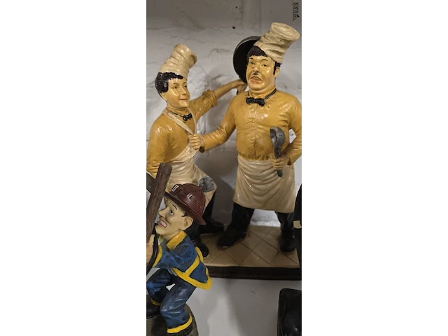 Lot 79 - beeldjes laurel & hardy 3 stuks - afbeelding 3 van  4