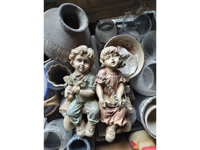 Lot 79 - decoratie materiaal - afbeelding 2 van  3