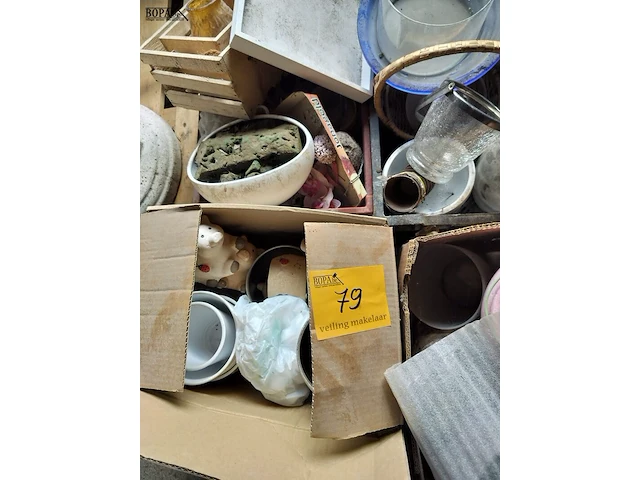 Lot 79 - decoratie materiaal - afbeelding 3 van  3