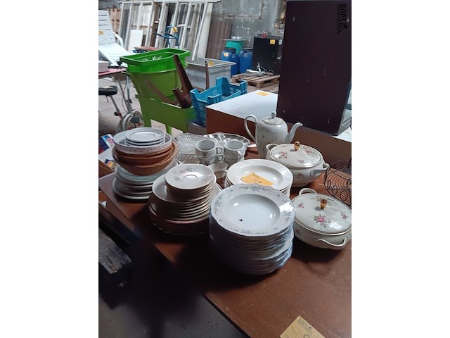 Lot 79 - divers servies - afbeelding 1 van  2