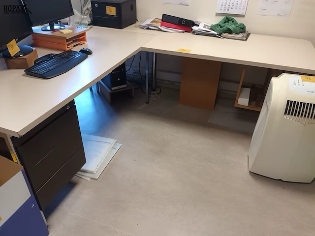 Lot 79 - hoekbureau - afbeelding 2 van  4