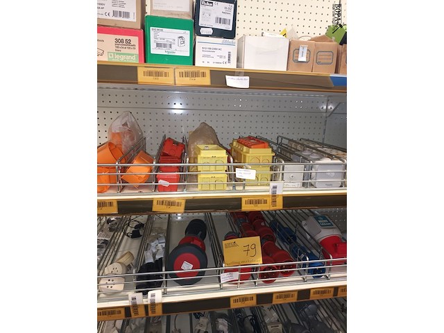 Lot 79 - materiaal voor elektrische installaties - afbeelding 1 van  9