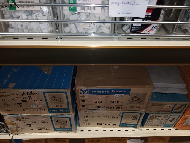 Lot 79 - materiaal voor elektrische installaties - afbeelding 6 van  9