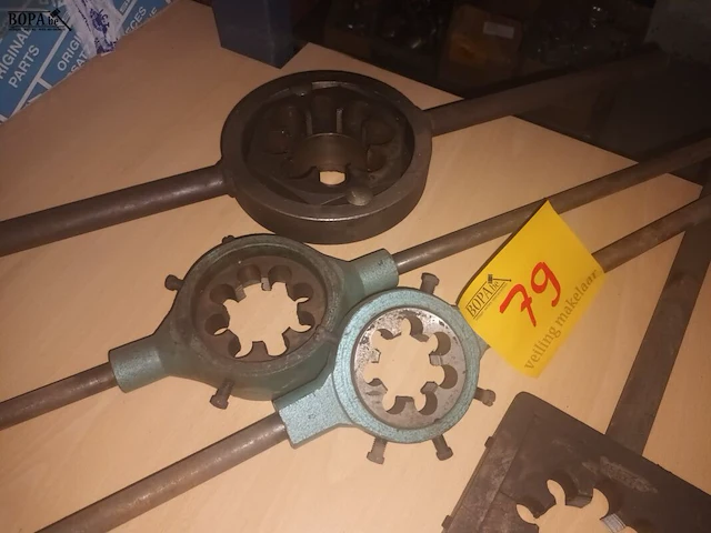 Lot 79 - snijplaathouder. 4 stuks - afbeelding 3 van  3