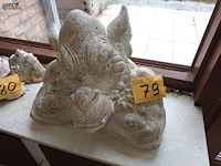 Lot 79 - tuinbeeld van draak in beton - afbeelding 1 van  4