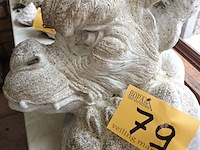 Lot 79 - tuinbeeld van draak in beton - afbeelding 3 van  4
