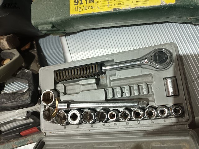 Lot 79 - werkkoffers en handgereedschap - afbeelding 4 van  5