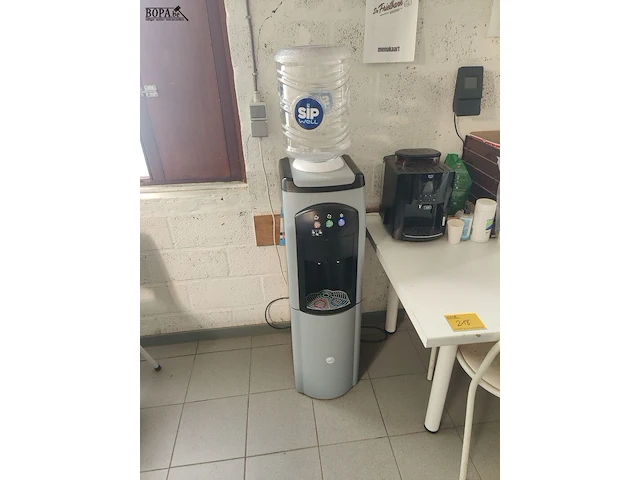 Lot 791 - culligan waterdispenser - afbeelding 1 van  2