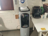 Lot 791 - culligan waterdispenser - afbeelding 1 van  2