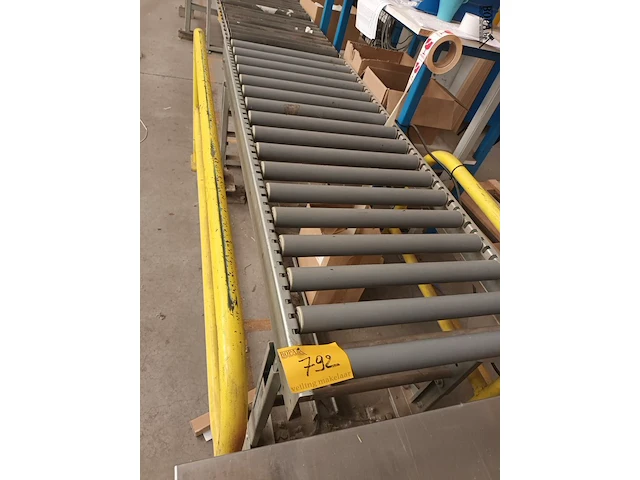 Lot 792 - rollen transportband met weegschaal - afbeelding 1 van  4