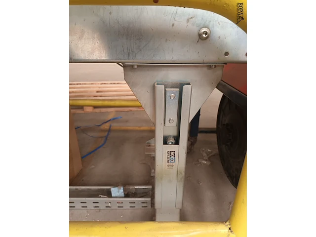 Lot 792 - rollen transportband met weegschaal - afbeelding 4 van  4