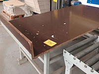 Lot 795 - schuine verpakkingstafel - afbeelding 1 van  4