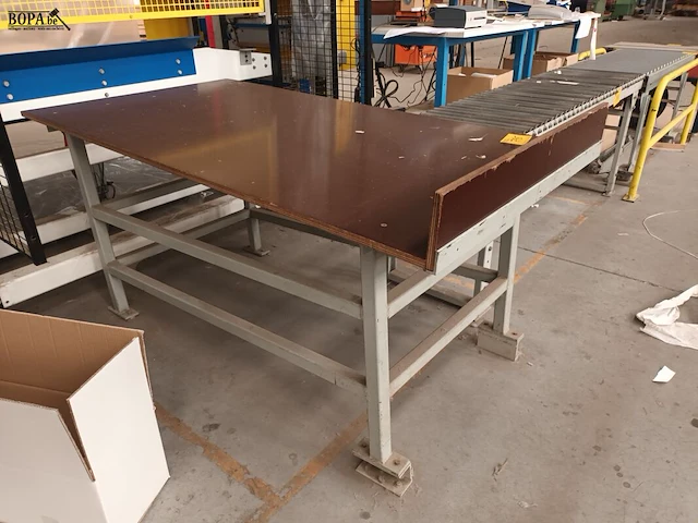 Lot 795 - schuine verpakkingstafel - afbeelding 4 van  4