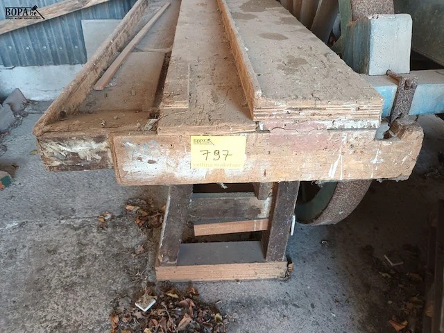 Lot 797 - houten werkbank - afbeelding 2 van  3