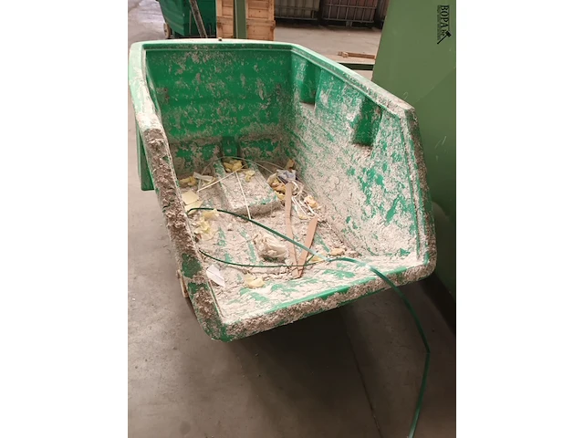Lot 799 - pvc mobiele kipcontainer - afbeelding 2 van  4
