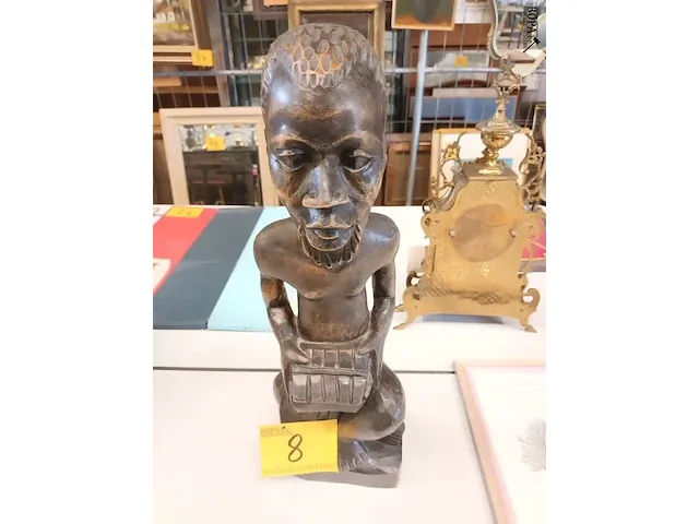 Lot 8 - afrikaans houten beeld - afbeelding 1 van  4