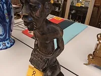 Lot 8 - afrikaans houten beeld - afbeelding 2 van  4