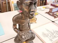 Lot 8 - afrikaans houten beeld - afbeelding 3 van  4