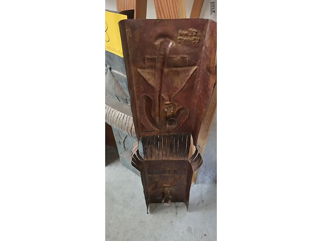 Lot 8 - afrikaanse kunstwerken op koperen plaat - afbeelding 2 van  2