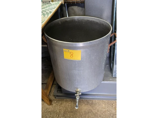 Lot 8 - aluminium pot met aflaatkraan - afbeelding 1 van  2