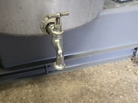 Lot 8 - aluminium pot met aflaatkraan - afbeelding 2 van  2