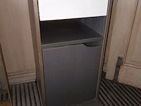 Lot 8 - bijzetkastje - afbeelding 2 van  3