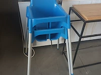 Lot 8 - blauwe pvc kinderstoel. 2 stuks - afbeelding 1 van  3