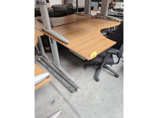 Lot 8 - bureeltafel las met eiland - afbeelding 1 van  4