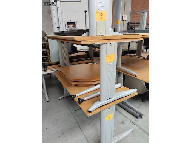 Lot 8 - bureeltafel las met eiland - afbeelding 4 van  4