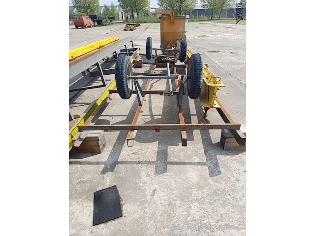 Lot 8 - chassis - afbeelding 1 van  4